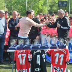 Iribar y Balenziaga, en la entrega de premios de las Academias de Liñero