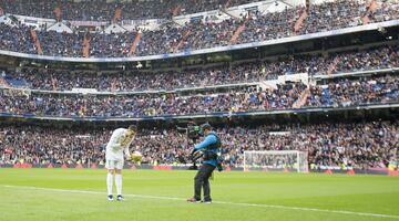 Cristiano Ronaldo ofreció su quinto Balón de Oro a la afición