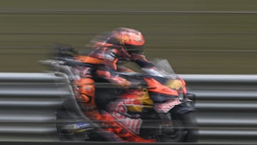 Pol Espargaró, con la KTM en el Shakedown de Sepang.