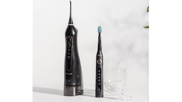 Ahorra hasta 101 euros en este cepillo elctrico e irrigador dental con ocho cabezales de repuesto