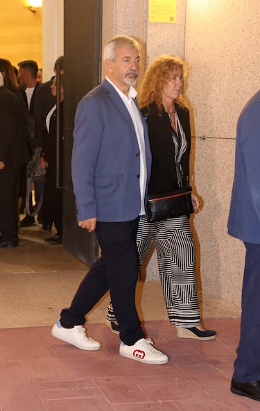 Carlos Sobera y Patricia Santamarina salen de la iglesia después de haber asistido a una misa funeral en memoria de María Teresa Campos.