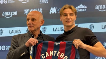 Cantero, en su presentación junto a Martín González.