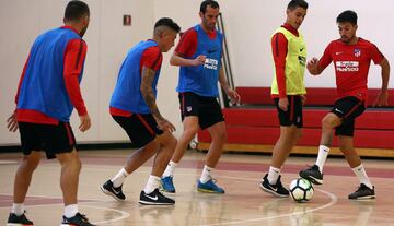 Los colchoneros entrenaron en la Universidad Iberoamericana previo al duelo que sostendrán ante los Diablos en el Estadio Nemesio Diez este martes.