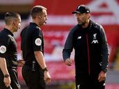 El ex colegiado de la Premier David Coote, suspendido ocho semanas