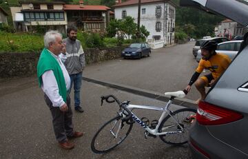 Óscar Freire, ciclista cántabro, subió junto a AS el puerto donde acabará la 17ª etapa. Varias rampas rebasan el 20%.
 