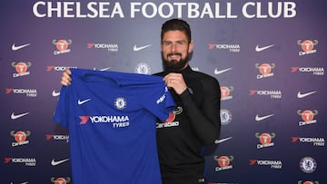 Giroud con la camiseta del Chelsea. 