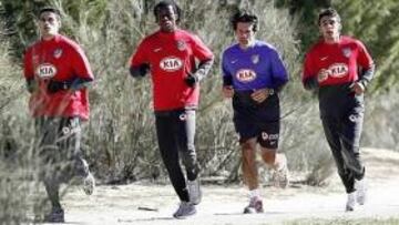 <b>EN EL MONTE. </b>Juanito, Ibra, Peiró (preparador físico) y Salvio, ayer.