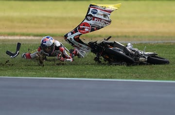 Filippo Farioli Ricardo Rossi cayó de su moto durante los entrenamientos de Moto3.