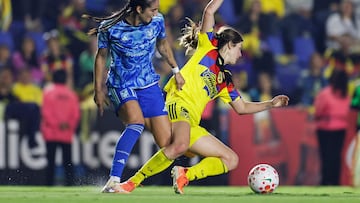 Tigres' forward #12 Diana Ordonez (L) and America's midfielder #20 Nicolette Hernandez fight for the ball during the Liga MX Femenil Apertura final first leg football match between America and Tigres at Ciudad de los Deportes Stadium in Mexico City on November 20, 2025. (Photo by Rodrigo Oropeza / AFP)