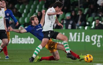 Marco Sangalli, que fue titular contra el Andorra, acabó viendo su cuarta tarjeta amarilla del curso.