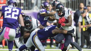 MINNEAPOLIS, MN - OCTOBER 9: Braxton Miller #13 of the Houston Texans is tackled by Eric Kendricks #54 of the Minnesota Vikings during the third quarter of the game on October 9, 2016 at US Bank Stadium in Minneapolis, Minnesota.   Hannah Foslien/Getty Images/AFP
 == FOR NEWSPAPERS, INTERNET, TELCOS &amp; TELEVISION USE ONLY ==