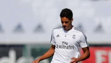 Varane se ejercita con normalidad y está disponible