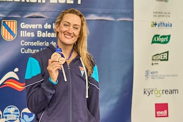 Mireia, campeona de España con el uniforme del CN Barcelona.