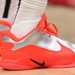 LeBron reveals his shoe secret ahead of Lakers game