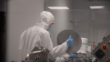 Employees at the Afrigen biotechnology company and Vaccine Hub facility, work in the manufacturing laboratory in Cape Town, on October 05, 2021. - A South African biotech consortium is gearing up to make Africa's first homegrown messenger RNA jab against Covid-19 in a bid to overcome unequal access to inoculations and help the continent towards vaccine autonomy. Backed by the World Health Organization (WHO), Cape Town-based Afrigen Biologics and Vaccines is leading the pilot project which will use reverse-engineering to try and get the formula from the Moderna mRNA vaccine. (Photo by RODGER BOSCH / AFP)