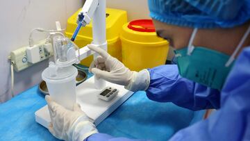 A medical worker prepares an inhaled COVID-19 vaccine produced by Chinese pharmaceutical firm CanSino Biologics, at a community health service centre in Lianyungang, Jiangsu province, China November 3, 2022. China Daily via REUTERS ATTENTION EDITORS - THIS IMAGE WAS PROVIDED BY A THIRD PARTY. CHINA OUT.