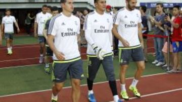 EN CHINA. James y Benzema, víctimas del ‘Virus FIFA’, junto a Keylor este verano en Guangzhou.