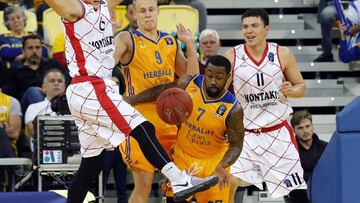 Bo McCalebb, ante Ludde Hakason y Pako Cruz.