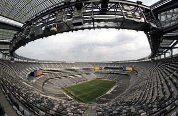 Con capacidad para 82.000 personas es el hogar de los Giants y los Jets de la NFL.
Albergó la final de la Copa América de fútbol en 2016 entre Argentina y Chile.
Será sede de partidos en el Mundial de 2026 que se disputará entre Estados Unidos, México y Canadá.
