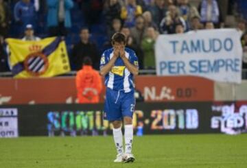 Despedida, 8 mayo 2010, Espanyol-Osasuna: Juega sus últimos minutos y al final del partido es manteado por sus compañeros.