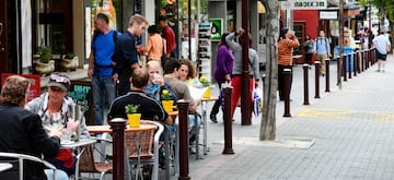 Nueva Zelanda no se caracteriza por ser un país con muchos habitantes, pues incluso la nación consta de 4 millones 591 mil 996. El 80% son descendientes europeos, el 15% son maoríes, y el resto son polinesios e inmigrantes asiáticos.