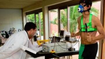 <b>ESFUERZO MÁXIMO. </b>Edu Bedia durante la prueba realizada ayer en el C. R. de Medicina Deportiva.