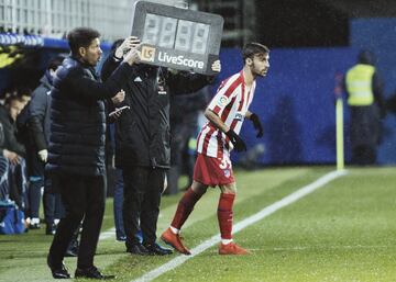 El mediapunta canario debutó ante el Eibar jugando los últimos minutos del encuentro. Un jugador de llegada y calidad que en verano se desligó del club rojiblanco y firmó con Las Palmas.