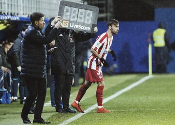 El mediapunta canario debutó ante el Eibar jugando los últimos minutos del encuentro. Un jugador de llegada y calidad que en verano se desligó del club rojiblanco y firmó con Las Palmas. 