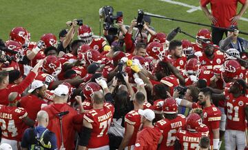 Los Kansas City Chiefs reunidos antes de que arranque el Super Bowl LIV