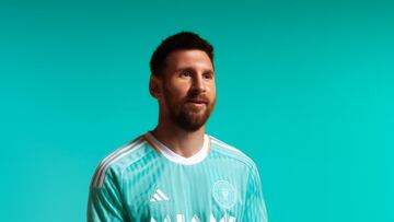 Lionel Messi unveils Inter Miami throwback jersey