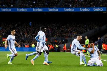 Los jugadores del Celta celebrando el gol de Olaza que empata el partido