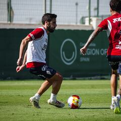 Moyita y Andrés, altas para recibir al Villarreal B