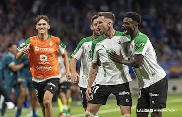 El defensa francés del Racing, además de defender muy bien su lateral, marcó el gol que cerraba la victoria racinguista ante el Oviedo.