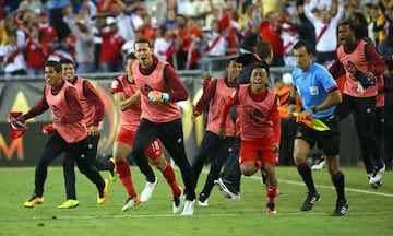 Peru bench explodes after beating Brazil and qualifying for quarters.