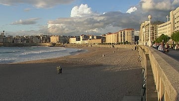 Buscaban a un hombre por barco y helicóptero en la playa de Orzán y estaba en casa