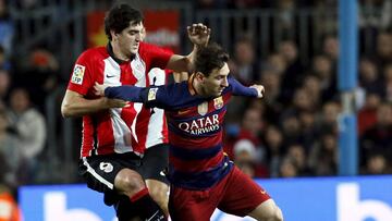 Mikel San Jos&eacute; y Messi durante un partido entre el Athletic y el Barcelona