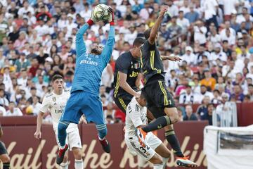 Keylor Navas y Chiellini.