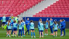 El Atlético Femenino entrenando en el Metropolitano a las órdenes de Manolo Cano.