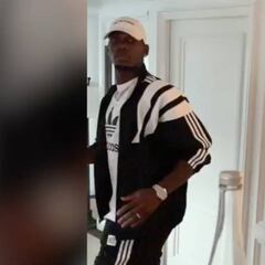 Pogba se pasa el reto viral del tapón superando a todos: ¡abrió dos botellas al mismo tiempo!