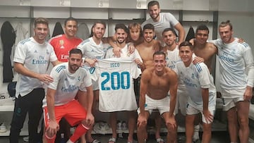 Isco, con la camiseta que conmemora sus 200 partidos con el Real Madrid.