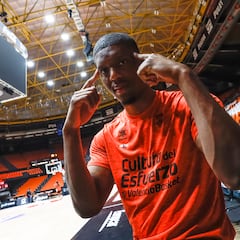 Inglis: “Con Tavares bromeo: ‘Soy mejor que tú'”