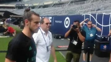 Bale abandona el entrenamiento por problemas físicos