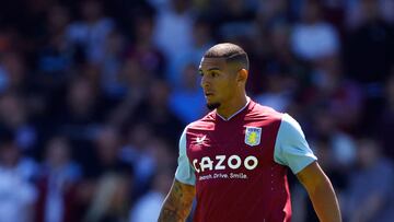 Soccer Football - Pre Season Friendly - Walsall v Aston Villa - Bescot Stadium, Walsall, Britain - July 9, 2022 Aston Villa's Diego Carlos in action Action Images via Reuters/Andrew Boyers