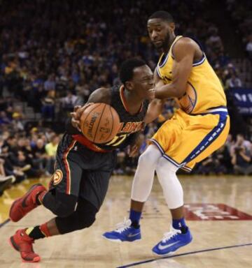 Ian Clark lucha por el balón con Dennis Schroder.