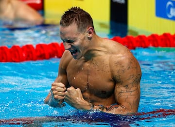 El nadador estadounidense ganó d 7 oros en los mundiales de natación de 2017. Un experto estilo libre y mariposa sobre todo en las distancias cortas, 50 y 100 metros.
Ahora se encuentra preparando los mundiales de julio que se disputarán en Gwanjiu, Corea