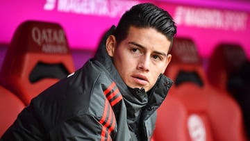 James Rodríguez en el banco de suplentes