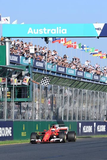 Vettel cruza la meta en Albert Park.