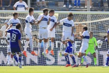 Universidad Católica fue una de sus víctimas preferidas. Aquí uno de sus goles en San Carlos de Apoquindo.