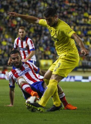 Arda Turan y Bojan Jokic.