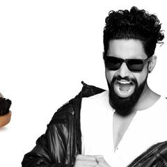 El cepillo para barba de cerdas de jabalí y peine de sándalo más vendido en Amazon